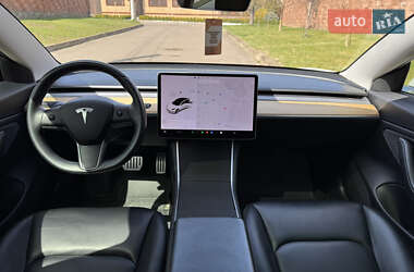 Седан Tesla Model 3 2020 в 
