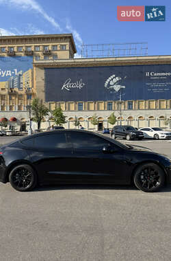 Седан Tesla Model 3 2022 в 