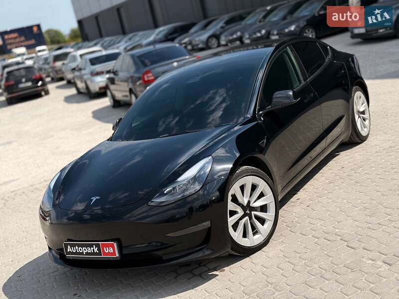 Седан Tesla Model 3 2021 в Львове