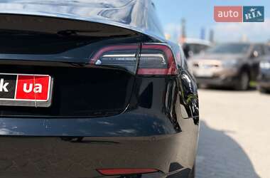 Седан Tesla Model 3 2021 в 