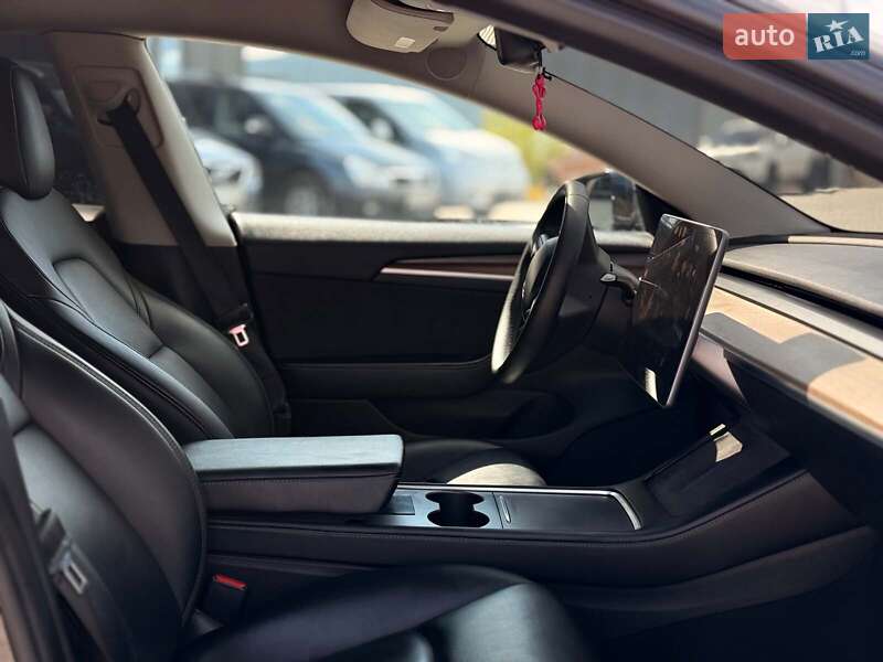 Седан Tesla Model 3 2021 в Львове