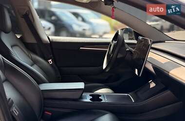 Седан Tesla Model 3 2021 в 