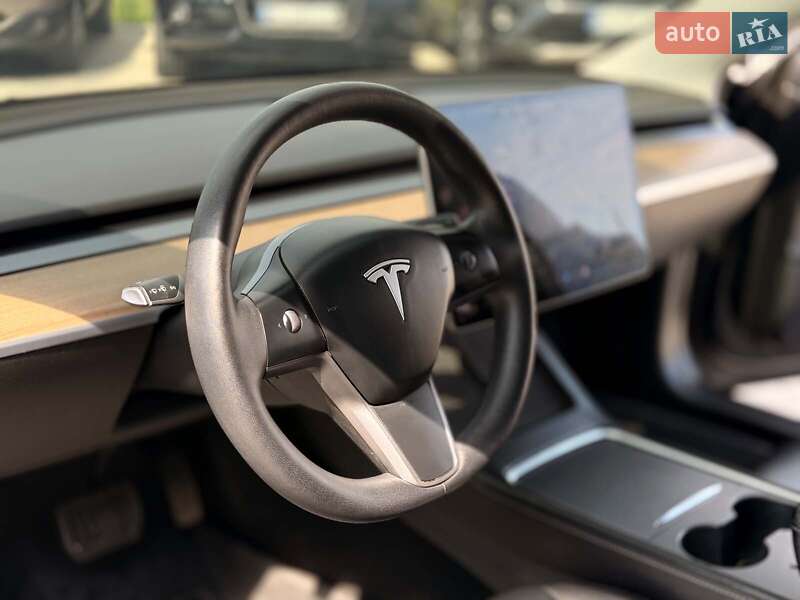 Седан Tesla Model 3 2021 в Львове
