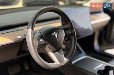 Седан Tesla Model 3 2021 в 