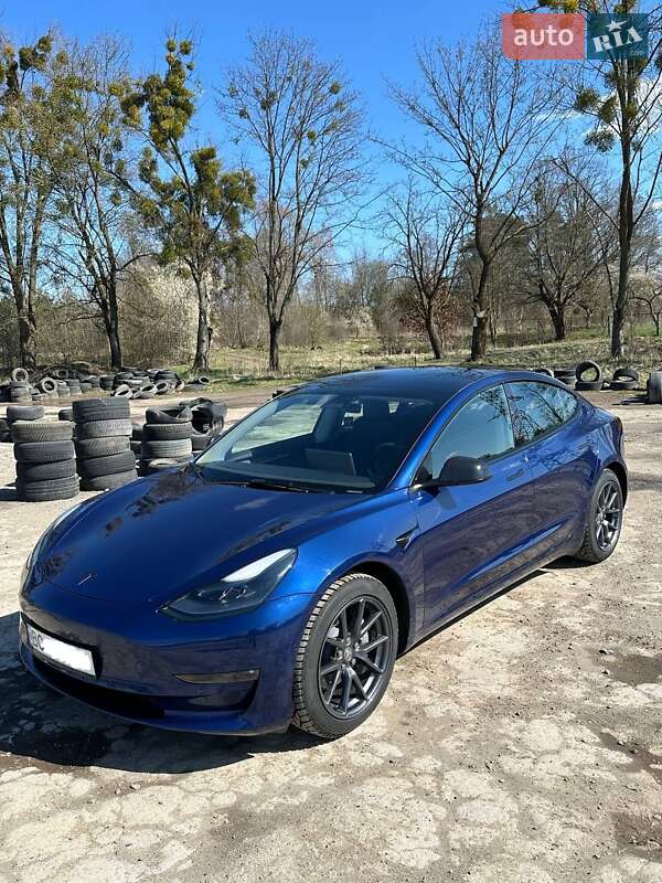 Седан Tesla Model 3 2022 в Львове