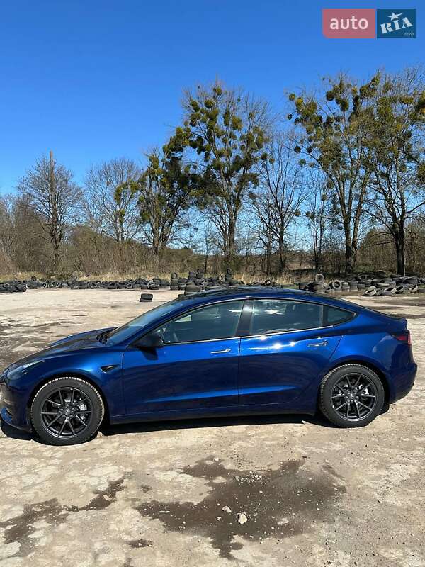 Седан Tesla Model 3 2022 в Львове