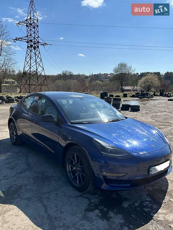 Седан Tesla Model 3 2022 в Львове