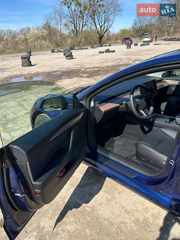 Седан Tesla Model 3 2022 в Львове