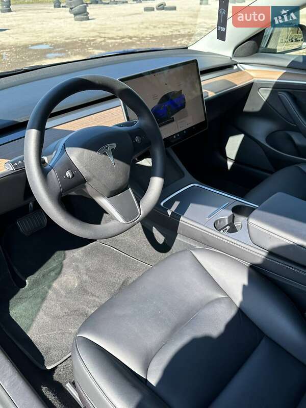 Седан Tesla Model 3 2022 в Львове