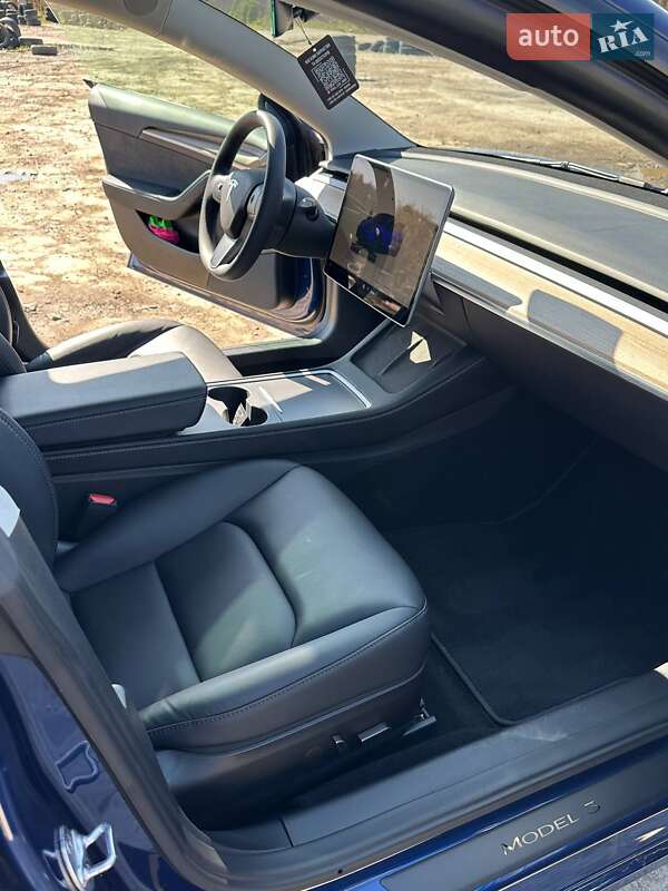 Седан Tesla Model 3 2022 в Львове