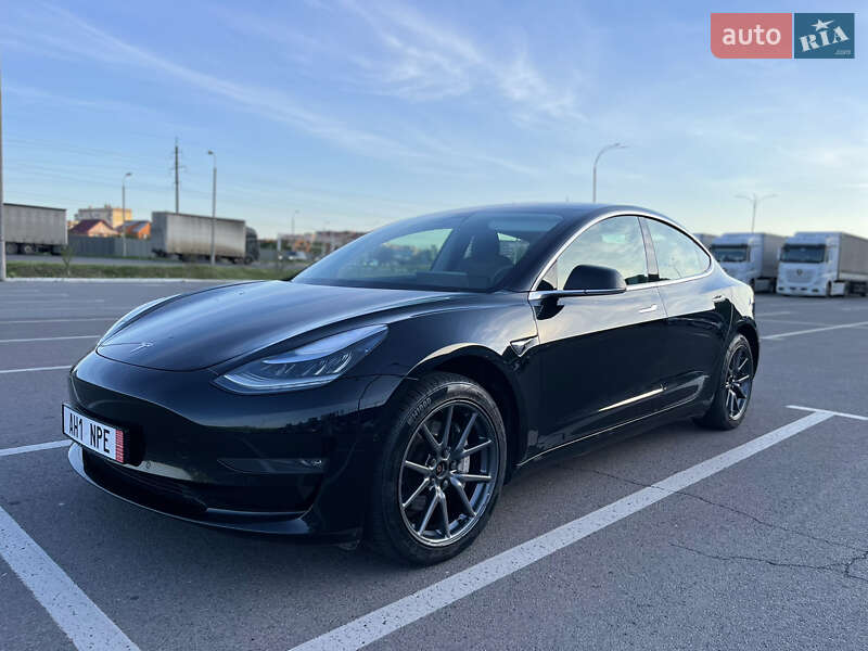 Седан Tesla Model 3 2019 в Мукачево