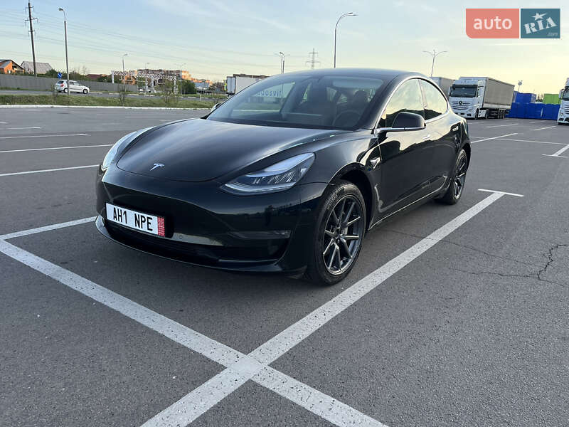 Седан Tesla Model 3 2019 в Мукачево