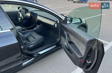 Седан Tesla Model 3 2019 в 