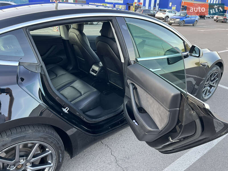 Седан Tesla Model 3 2019 в Мукачево