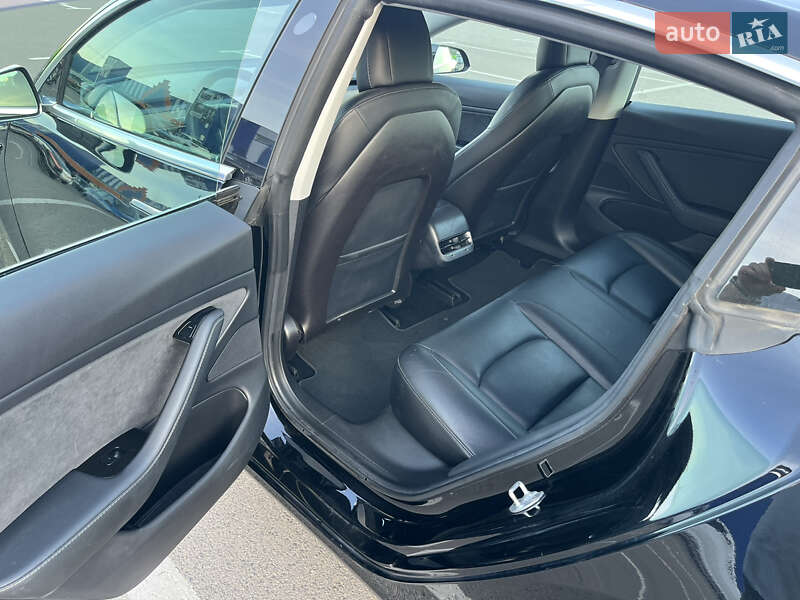 Седан Tesla Model 3 2019 в Мукачево