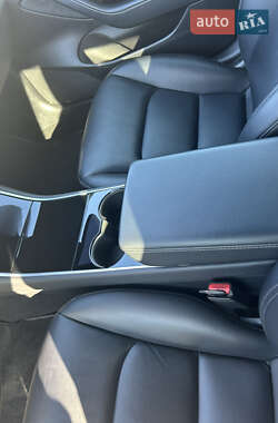 Седан Tesla Model 3 2020 в 