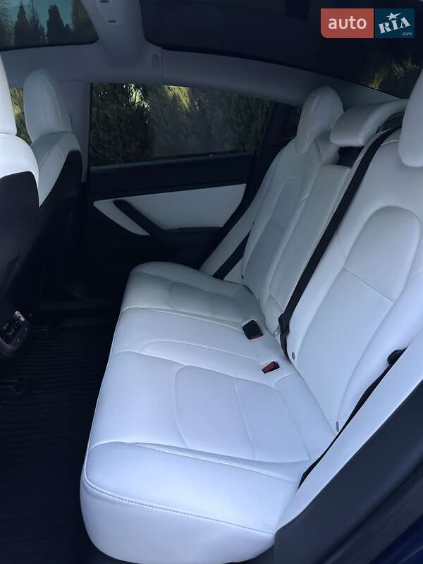Седан Tesla Model 3 2019 в Самборі