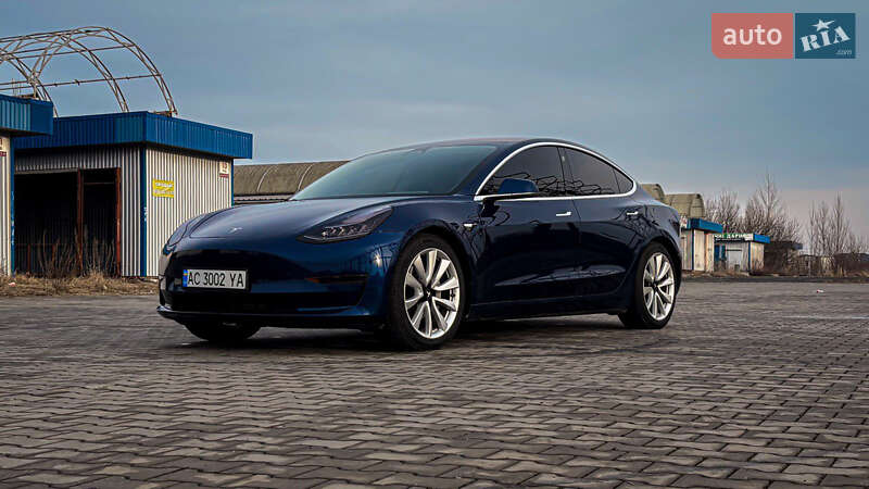 Седан Tesla Model 3 2018 в Луцке