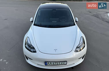 Седан Tesla Model 3 2022 в 