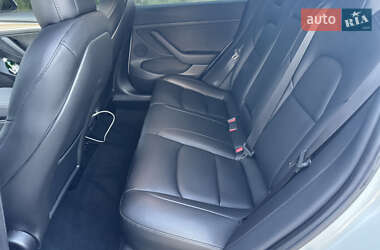 Седан Tesla Model 3 2022 в 
