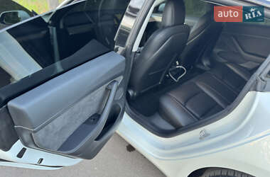 Седан Tesla Model 3 2022 в 