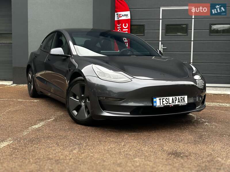 Седан Tesla Model 3 2021 в 