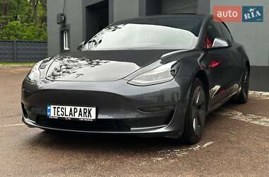 Седан Tesla Model 3 2021 в 