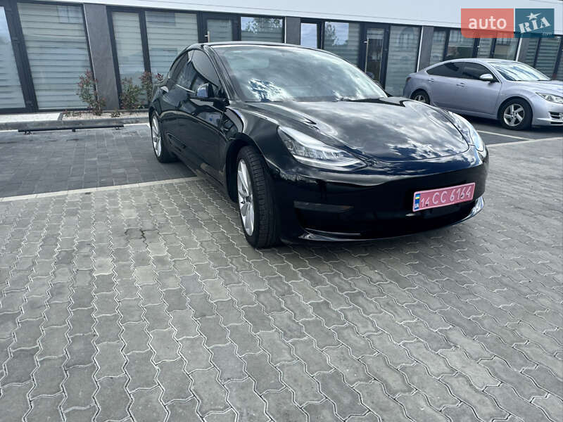 Седан Tesla Model 3 2020 в Ужгороде