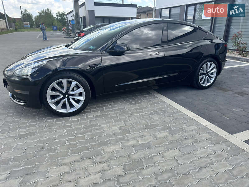 Седан Tesla Model 3 2020 в Ужгороде