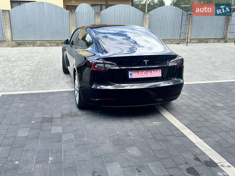 Седан Tesla Model 3 2020 в Ужгороде