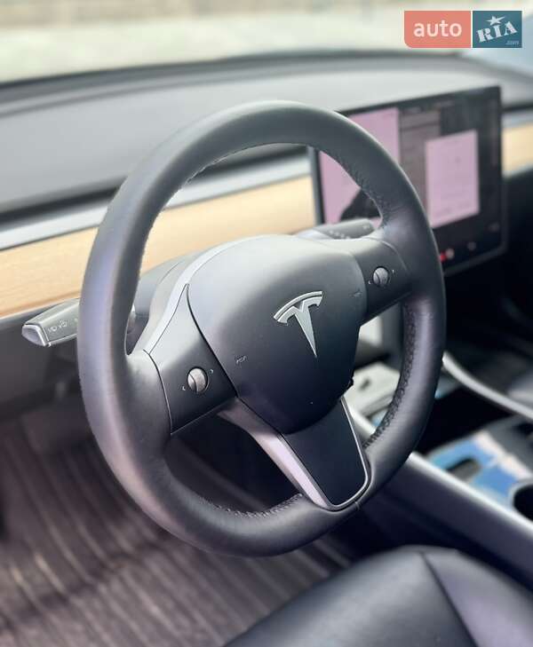 Седан Tesla Model 3 2020 в Ужгороде