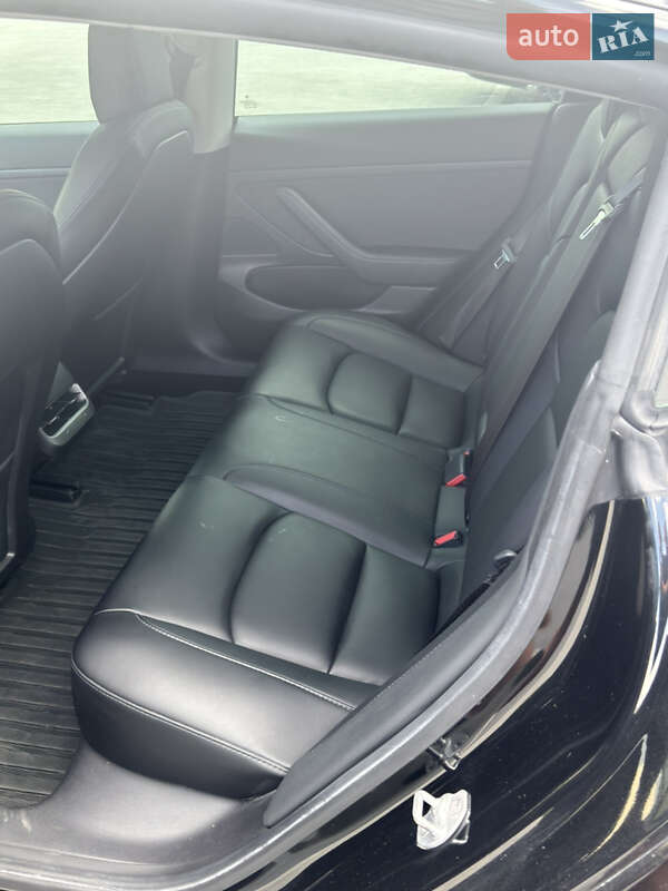Седан Tesla Model 3 2020 в Ужгороде