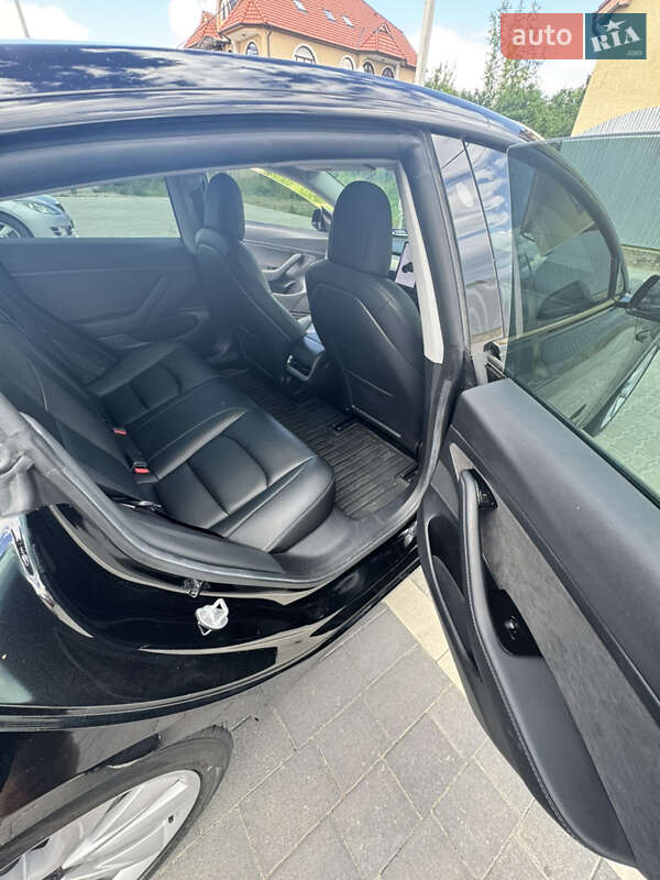 Седан Tesla Model 3 2020 в Ужгороде