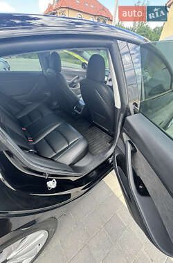 Седан Tesla Model 3 2020 в 