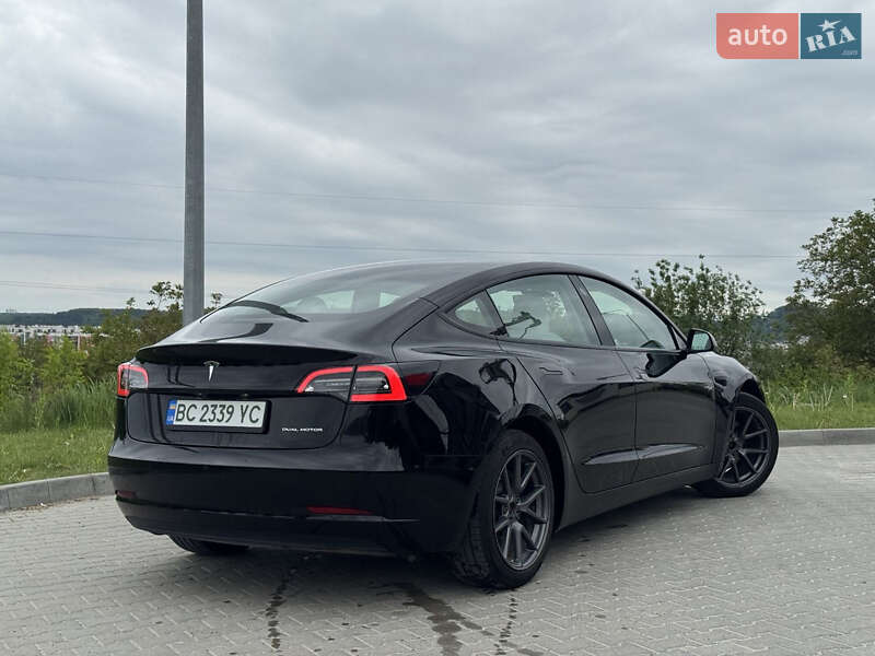 Седан Tesla Model 3 2020 в Львове