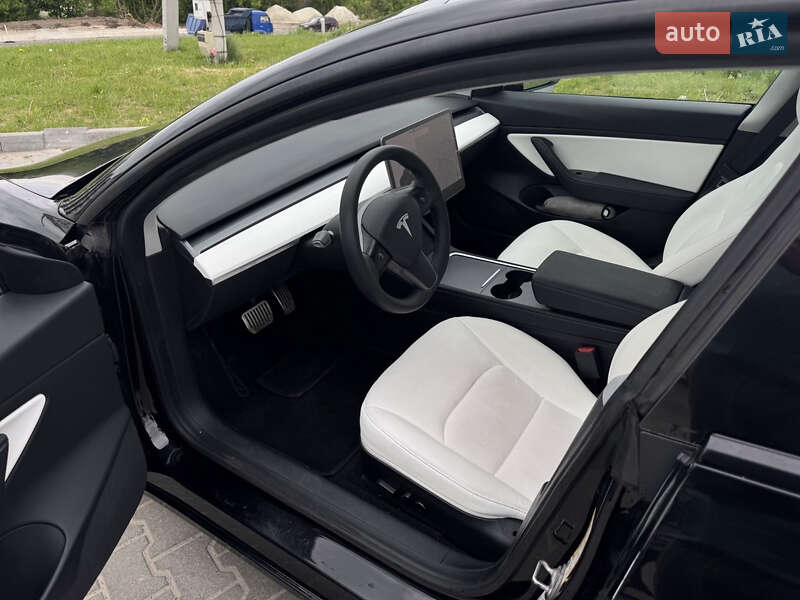 Седан Tesla Model 3 2020 в Львове