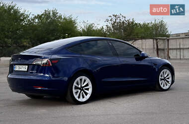 Седан Tesla Model 3 2022 в 