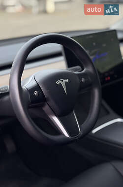 Седан Tesla Model 3 2022 в 