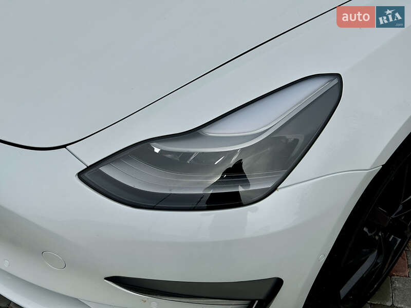 Седан Tesla Model 3 2021 в Виннице