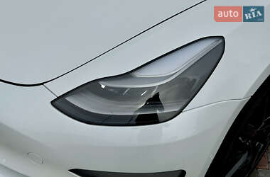 Седан Tesla Model 3 2021 в 