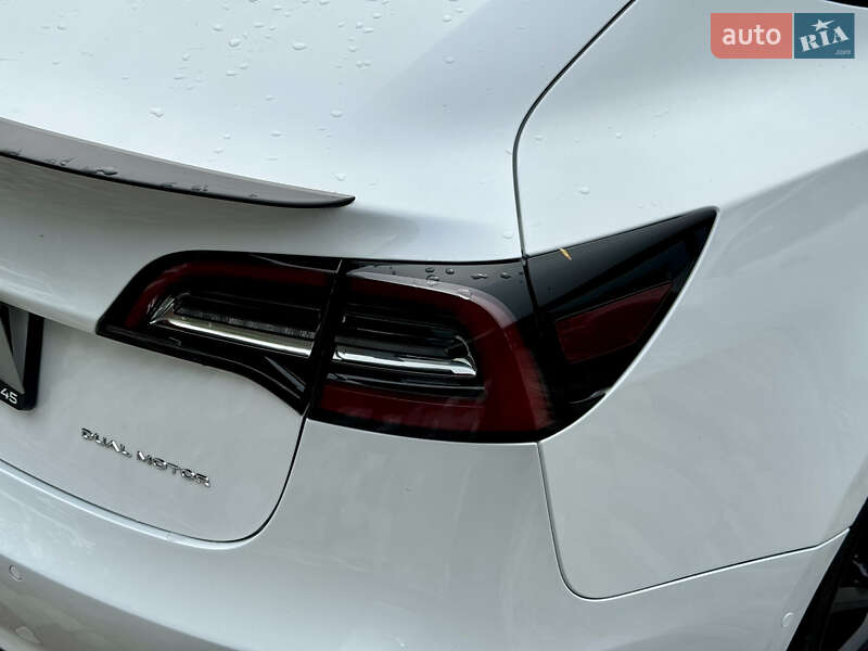 Седан Tesla Model 3 2021 в Виннице