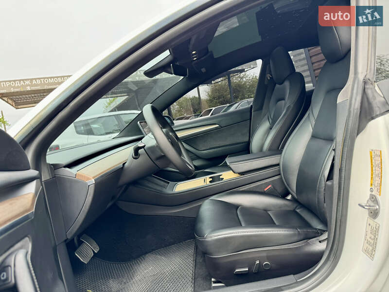 Седан Tesla Model 3 2021 в Виннице