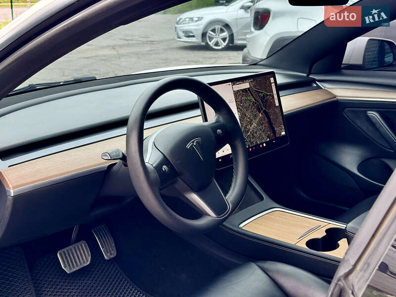 Седан Tesla Model 3 2021 в Виннице