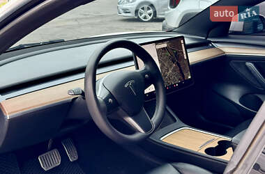 Седан Tesla Model 3 2021 в 