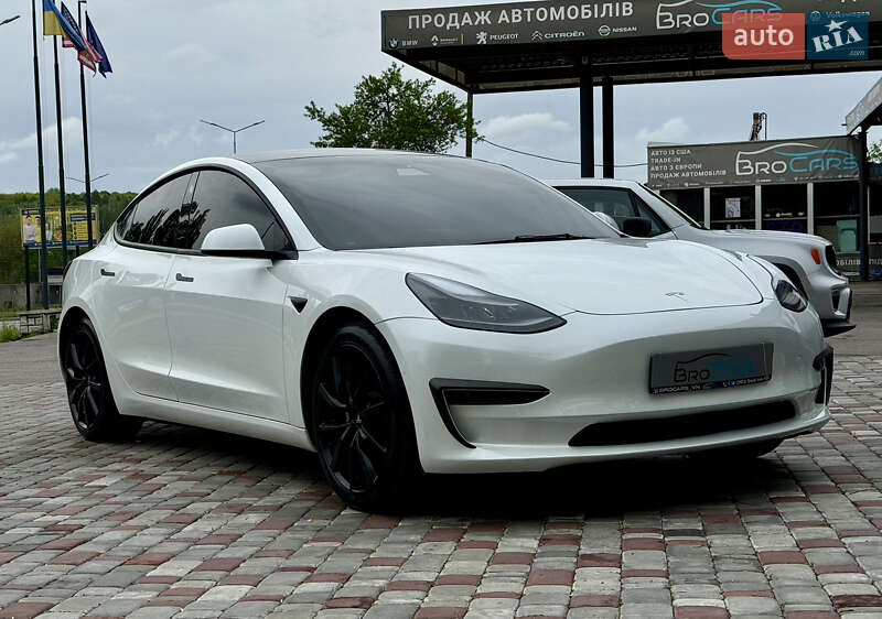 Седан Tesla Model 3 2021 в Виннице