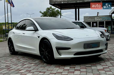 Седан Tesla Model 3 2021 в 