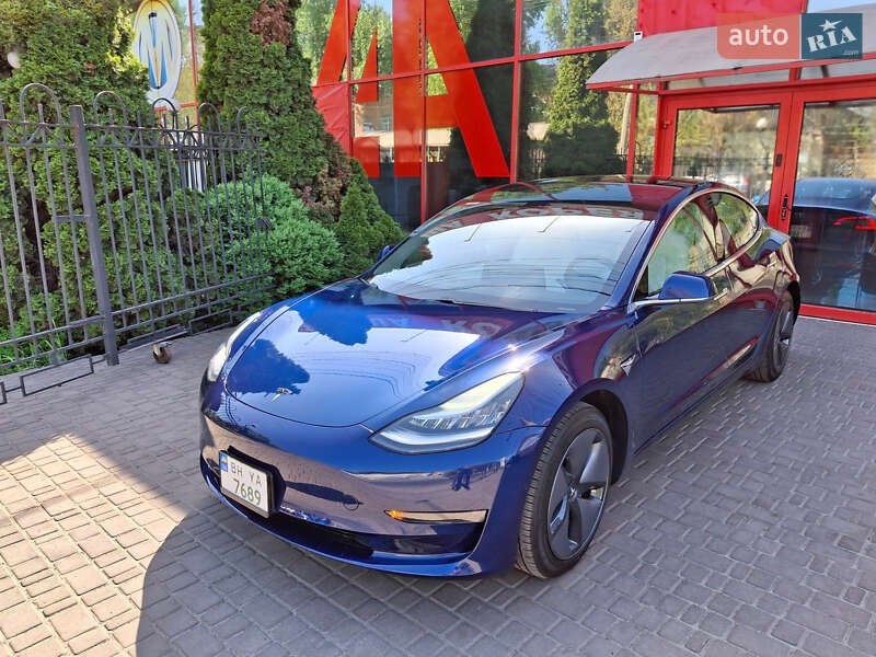 Седан Tesla Model 3 2019 в 