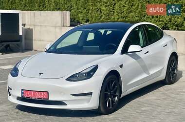 Седан Tesla Model 3 2022 в 