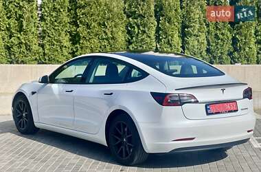 Седан Tesla Model 3 2022 в 