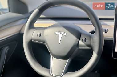 Седан Tesla Model 3 2022 в 
